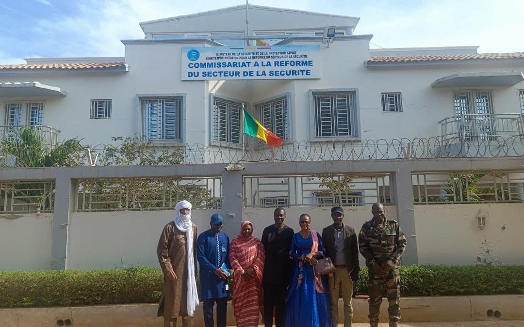 Rencontre entre le chef de cabinet, Colonel Aliou Ibrahim Sylla, et le Colonel Coulibaly du Commissariat à la Réforme du Secteur de la Sécurité,RENEDEP et le consortium ADD